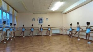 Контрольный урок по классическом танцу(3 класс)