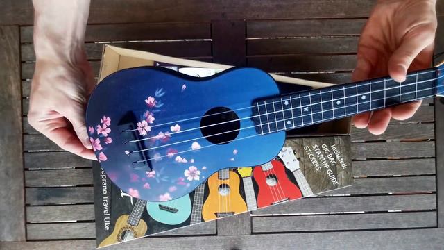 Flight TUS32 Travel Ukulele Sakura Disimballaggio смотреть онлайн