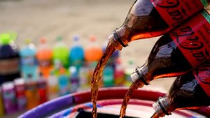 Big Toothpaste Eruption from Square pit, Fanta, Coca Cola, Mtn Dew, Monster, Chupa Chups vs Mentos