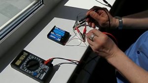 Заряжаем пальчиковые аккумуляторы от солнечной батареи