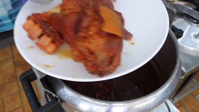 两根超大牛蹄，阿强做“扒牛蹄”，QQ弹弹，爽辣无比，啃着吃真过瘾【cram阿强】 смотреть онлайн