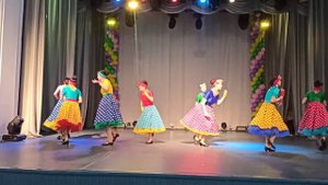 Танец «Ретро-попурри»  ансамбль танца «Еркеназ»