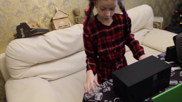 Эмилька-обзор консоли нового поколения! X box series X глазами ребёнка.