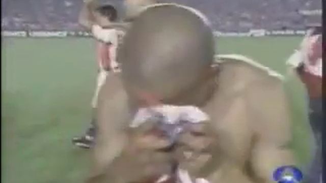 Чилаверт плюнул в Роберто Карлоса (Roberto Carlos vs Chilavert) смотреть онлайн