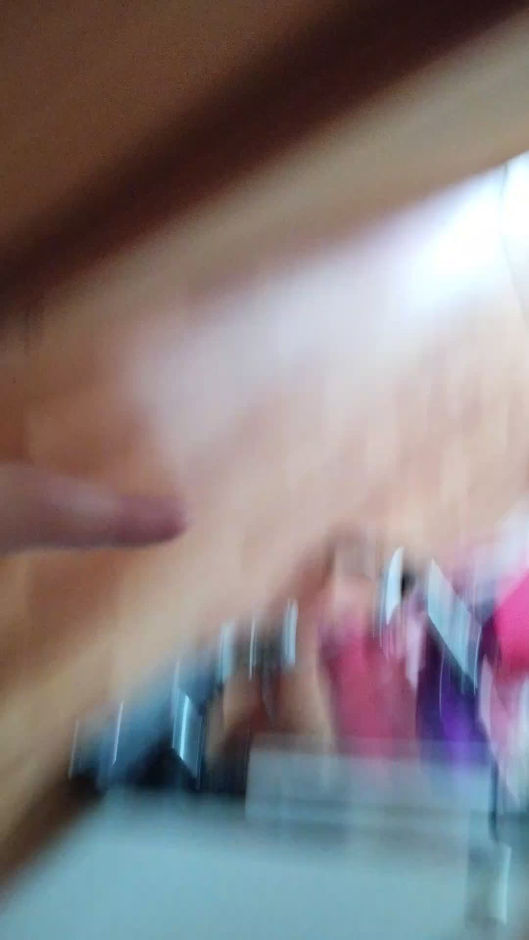 г
