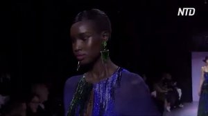 Показ Armani: строгие линии и яркие краски