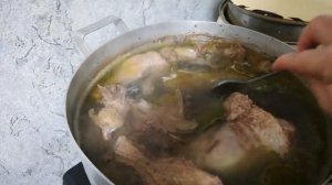 Холодец домашний без желатина. С домашней утки и рульки.