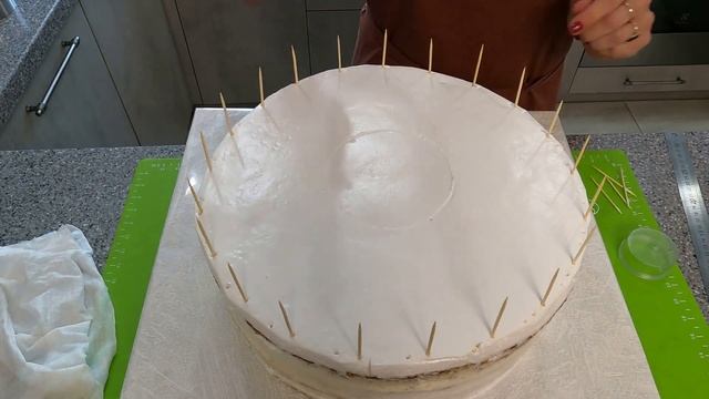 Торт на выпускной , украшенный БЗК | Как украсить торт для всего класса | Разделить торт на ученико смотреть онлайн