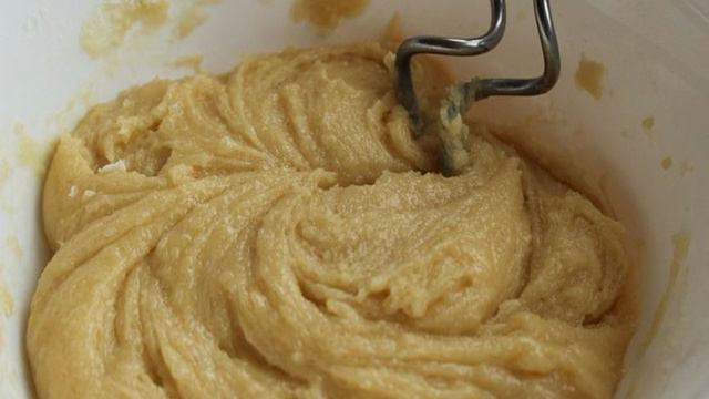Морковный кекс с грецкими орехами и изюмом