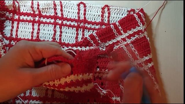Оригинальное платье в клетку, связанное крючком.  Обзор .