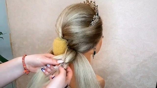 Простая и очень стильная прическа 2023 года / Учебник по прически смотреть онлайн