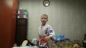 КАК ЗАВЯЗАТЬ ПОЯС + ПРИЁМЫ ДЛЯ КАРАТЭ!!