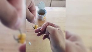 Как насадить кукурузу на волосяную оснастку без инструментов/Кукурузу чтобы мелочь не стаскивала
