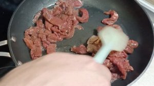 Вок с говядиной и овощами. Азиатское блюдо у вас дома.