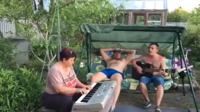 Мы с семьей и друзьями на даче смотреть онлайн