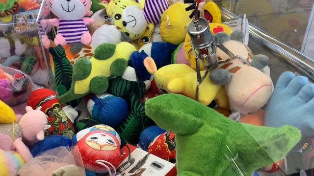 УДАЧА!!!!! Играем в АППАРАТ ХВАТАЙКА И ВЫИГРЫВАЕМ!!! смотреть онлайн