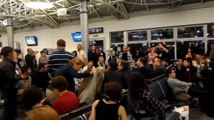 ГРУЗИНЫ ПОЮТ В КИЕВЕ В АЭРОПОРТУ / Georgian national songs in Kiev airport