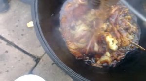 Бараньи ребрышки в казане с луком и картошкой