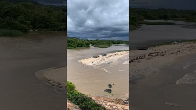 Недалеко от Элефант Рок. Шри-Ланка. Добраться можно из Аругам Бей, мы приехали на великах #шриланка