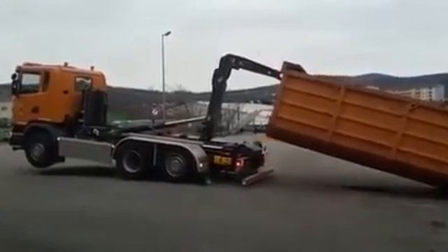 Мусорный контейнер металлический