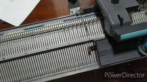 Шапка-бини жемчужной резинкой на вязальной машине Украинка-2. Часть1