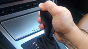 Как снять ручку кпп на BMW x3 и на других Бехах)