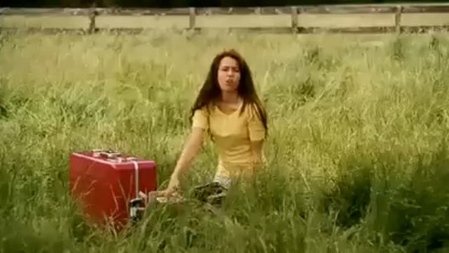 Hannah Montana: The Movie- Miley Meets Travis смотреть онлайн