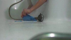 СКОЛЬКО ВОДЫ ВМЕСТИТСЯ В РЕЗИНОВУЮ ПЕРЧАТКУ+СКИНУЛ ЕЁ С 4-ГО ЭТАЖА