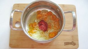 Хек тушеный с луком и морковью