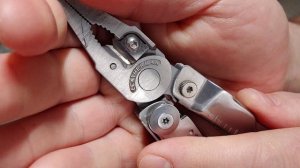 Как легко и просто убрать ржавчину на мультитуле Leatherman и др./ How to remove rust from multitoo