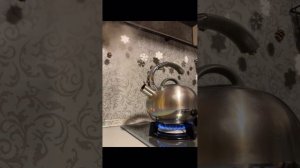 Просто кипит чайник