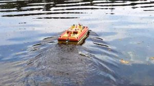 Soviet toy boat "Пожарный катер Саламандра" from 1984. With 3d printed ruder and servo mount.
