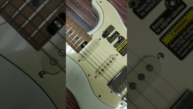 Гитарное ноу-хау - Mooer GTRS S801 White - гитара со встроенным процессором 🤯