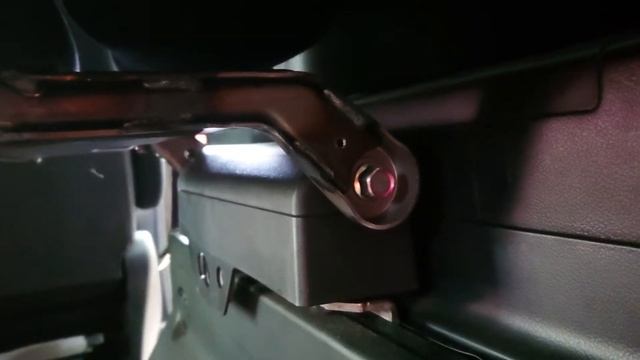 Как снять задние кресла (подвесные) в Mitsubishi Delica D5. часть 2 смотреть онлайн