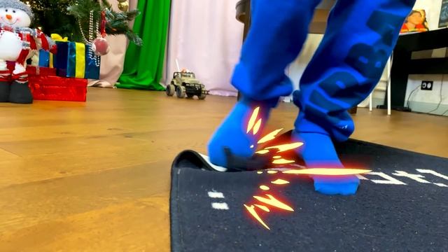 Андрей играет с игрушками для детей - play Toy Cars and have fun смотреть онлайн