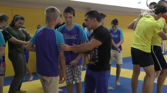 Легенды самбо на артековском татами смотреть онлайн