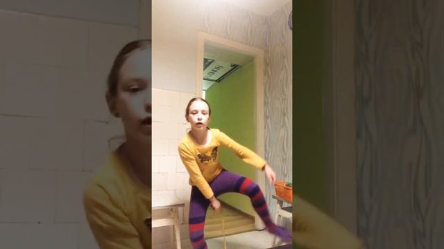 КАК НАУЧИТЬСЯ ПРЫГАТЬ НА СКАКАЛКЕ ? + БОНУСНЫЙ ЛАЙФХАК смотреть онлайн