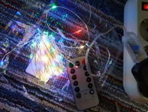 Крутая RGB гирлянда 10М с питанием от USB, переключением режимов и пультом ДУ