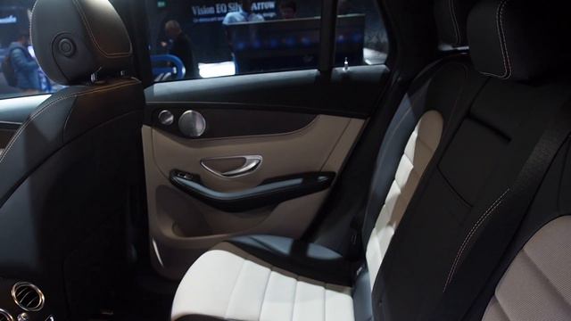 Mercedes Benz EQC 400 4MATIC смотреть онлайн