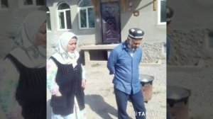 Бо умеде ки дар пири писар Дасти падар гирад дустони Азиз гушкне