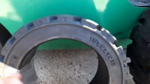 Бандажные шины на вилочный погрузчик.