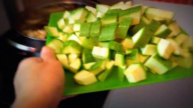 Овощное рагу.Вегетарианство. Тушеные овощи. смотреть онлайн