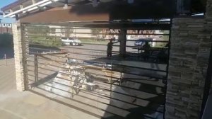 Монтаж прозрачной рольставни для открытой веранды