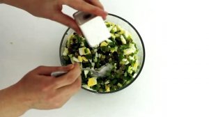 Пирог с солеными огурцами — видео рецепт