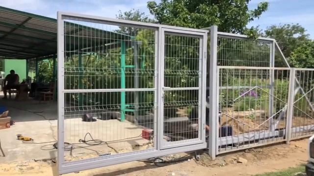 ОТКАТНЫЕ ВОРОТА ИЗ 3Д СЕТКИ С КАЛИТКОЙ смотреть онлайн