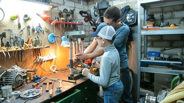 МИНИ ПРЕСС для гаража под ДОМКРАТ из швеллера и шпилек