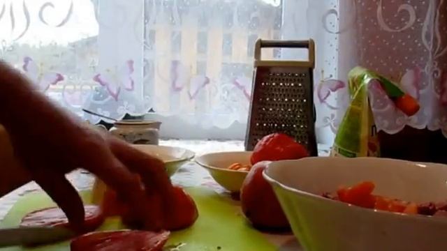 Салат Острячок. Вкуснейшая закуска из помидор с колбасой, сыром и чесноком.