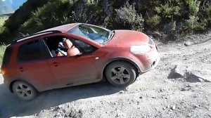 По дороге на юг Телецкого озера подъём в горку Suzuki SX-4