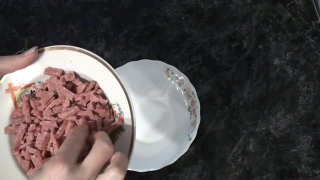 САМЫЕ ПОПУЛЯРНЫЕ САЛАТЫ НА ПРАЗДНИЧНЫЙ СТОЛ// БЮДЖЕТНО И ВКУСНО смотреть онлайн