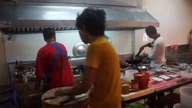 Кафе в Ао Нанге, Краби - как готовят тайцы =) смотреть онлайн